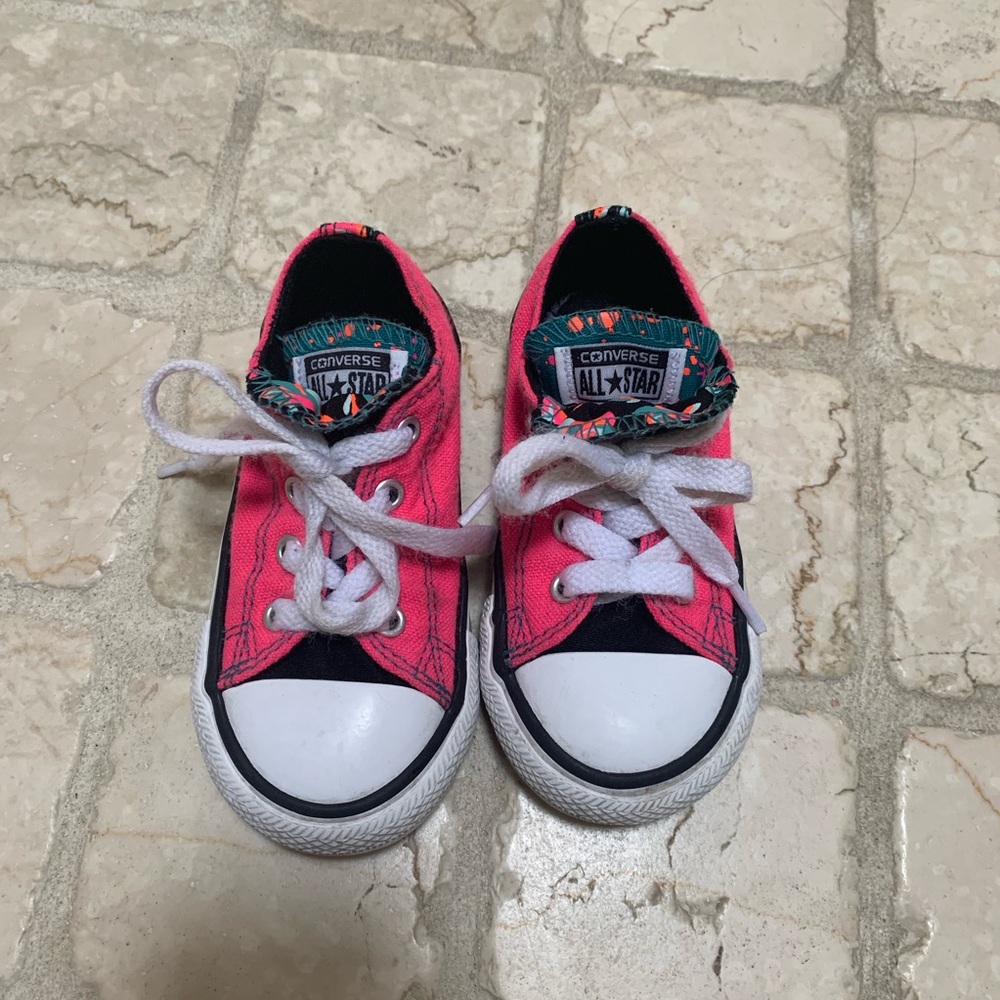 Barely Worn  CONVERSE Sneakers Sz 7